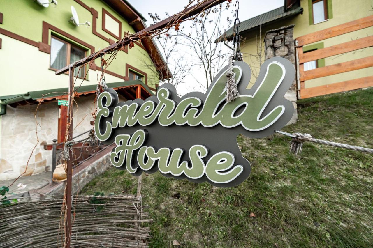 Emerald House Mykuljtsjin Eksteriør bilde