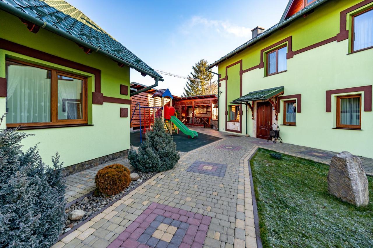 Emerald House Mykuljtsjin Eksteriør bilde