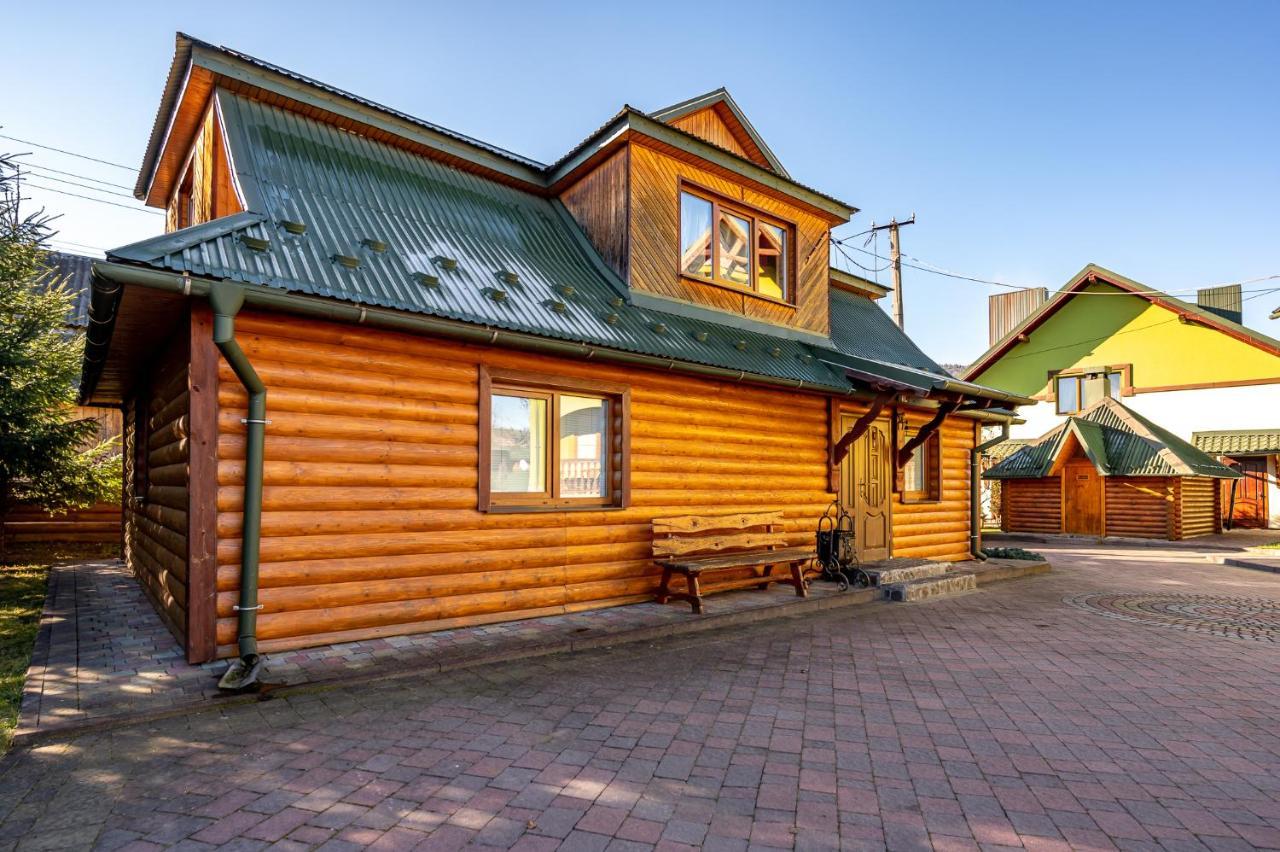 Emerald House Mykuljtsjin Eksteriør bilde