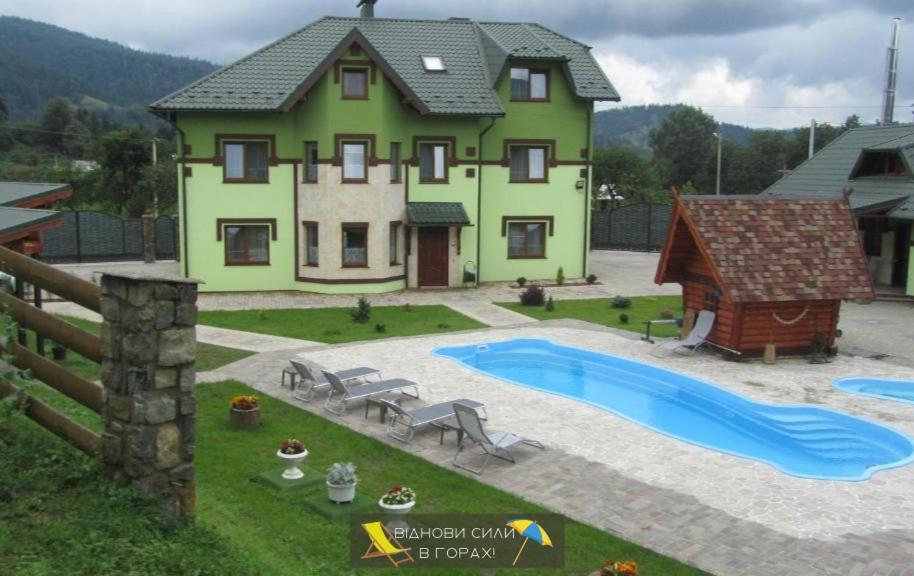 Emerald House Mykuljtsjin Eksteriør bilde